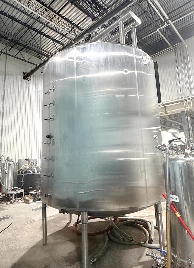 Used Used 5500 Gallon Jacketed Tank, 304 Stainless Steel, With Mixer