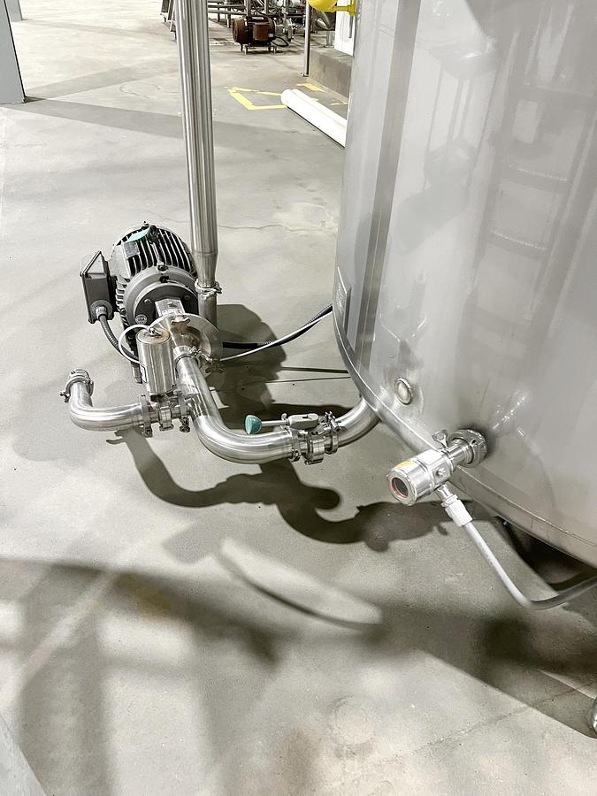 Used Used 2500 Gallon Tank, Stainless Steel, With Mixer & Pump