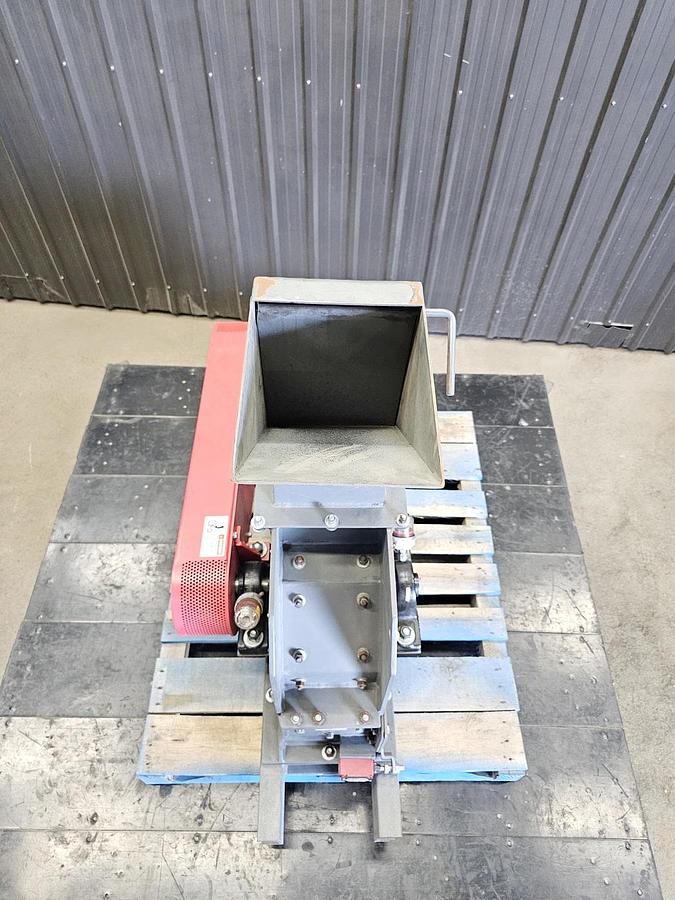 Used Used Schutte Hammer Mill, Swinging Hammers, 10 HP