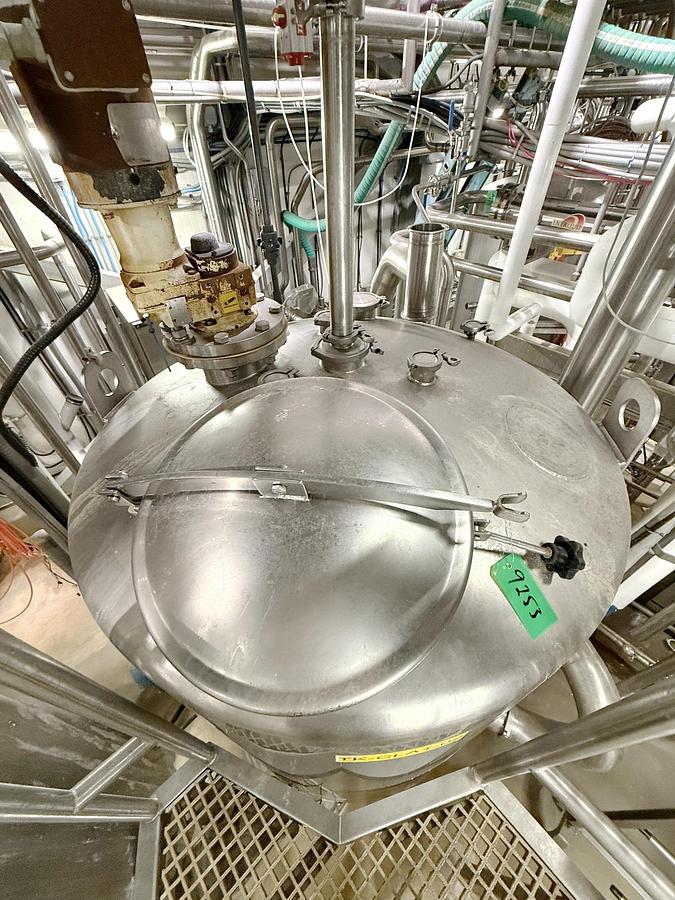 Used Used 600 Gallon Tank, 316L Stainless Steel, With Mixer