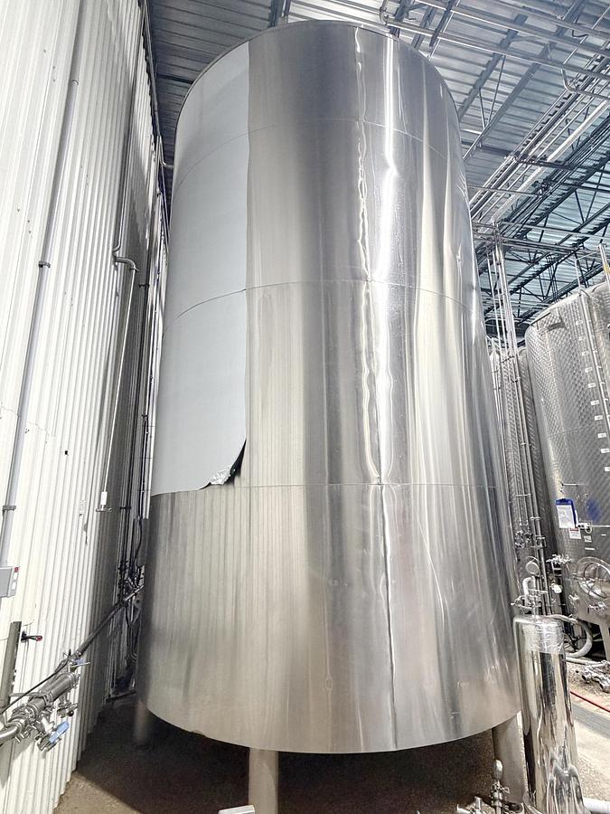 Used Used 13,208 Gallon Tank, 304 Stainless Steel, With Heat Exchanger & Pump