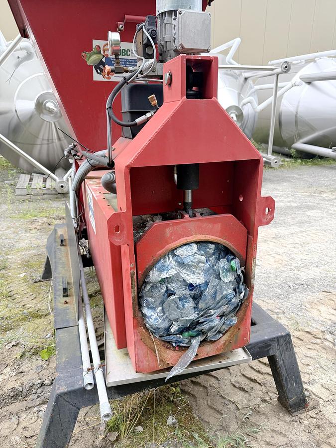 Used Used Runi SK370 Waste Screw Compactor 