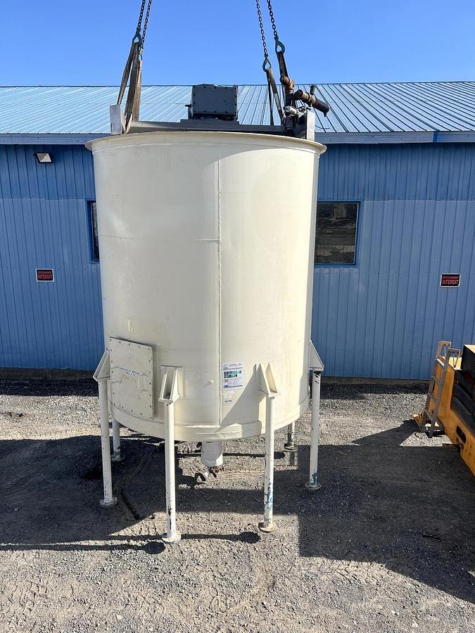 Used Used 4000 Gallon Tank, Carbon Steel, With Sweeper Mixer