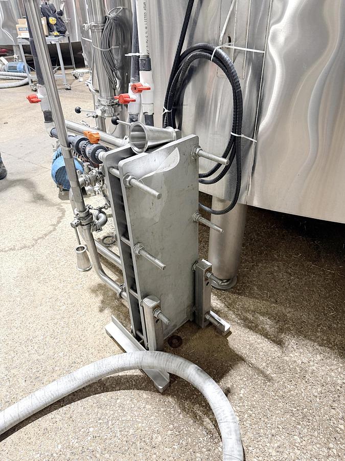 Used Used 13,208 Gallon Tank, 304 Stainless Steel, With Heat Exchanger & Pump