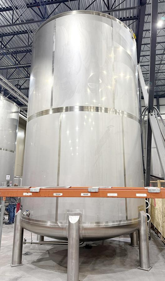 Used Used 13,208 Gallon Tank, 304 Stainless Steel