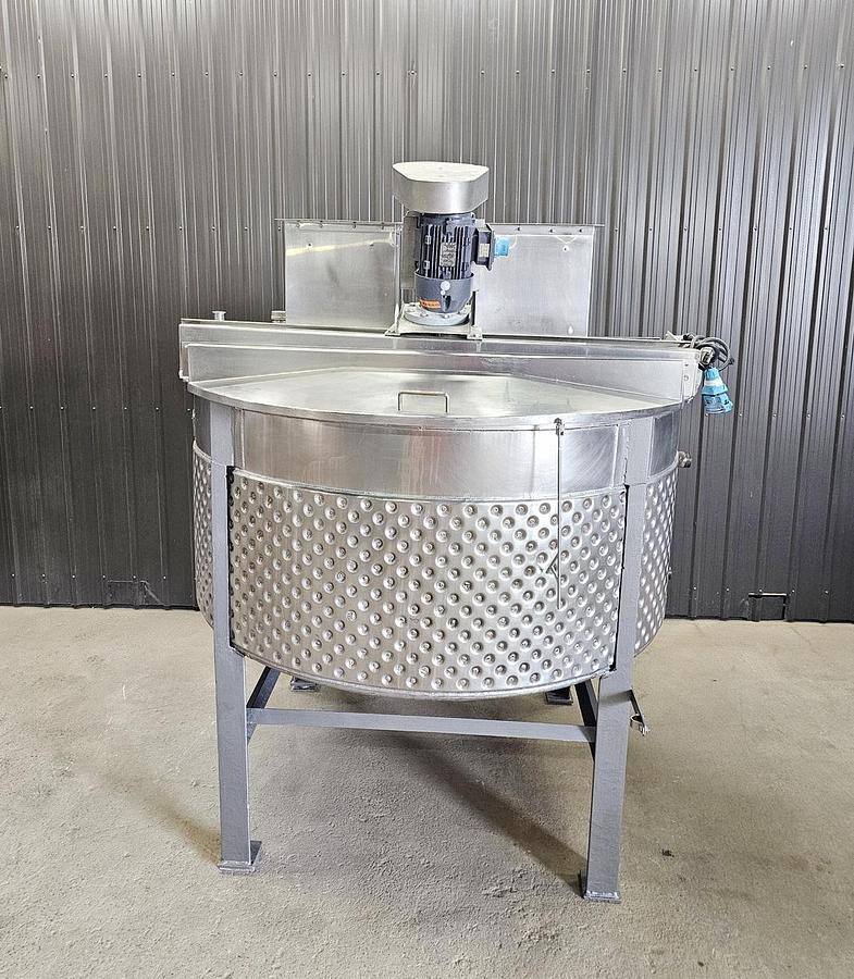 Used Used 630 Gallon Jacketed Tank, 304 Stainless Steel, With Mixer