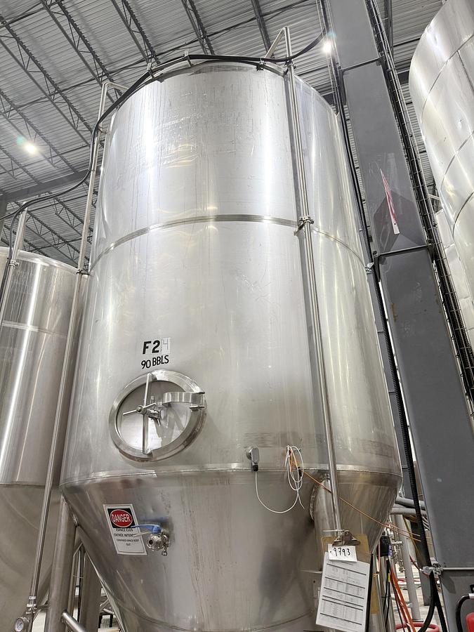 Used Used 2800 Gallon Jacketed Tank, 304 Stainless Steel