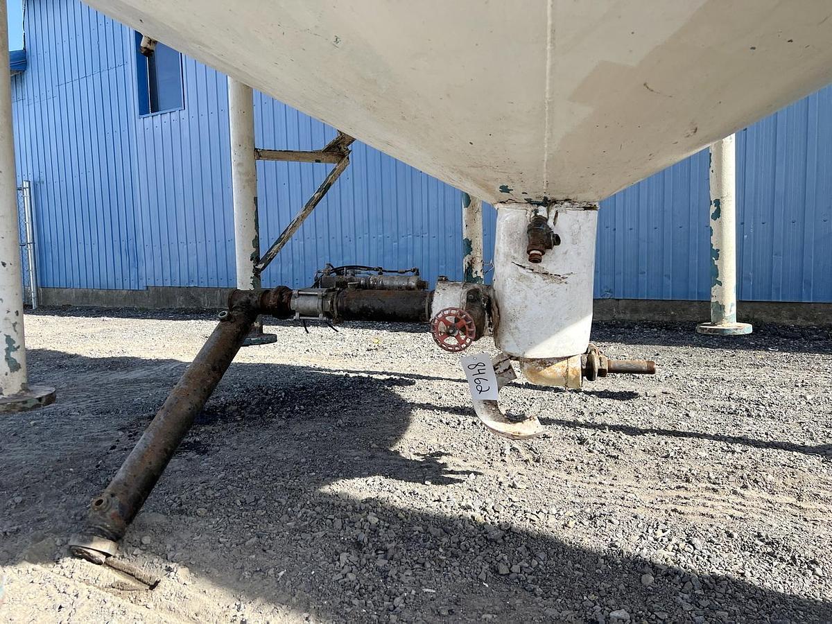 Used Used 4000 Gallon Tank, Carbon Steel, With Sweeper Mixer