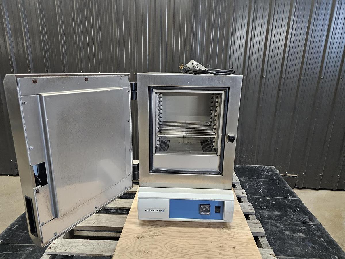 Used Used Lindberg / Blue M Gravity Oven, Model GO1310SA-1