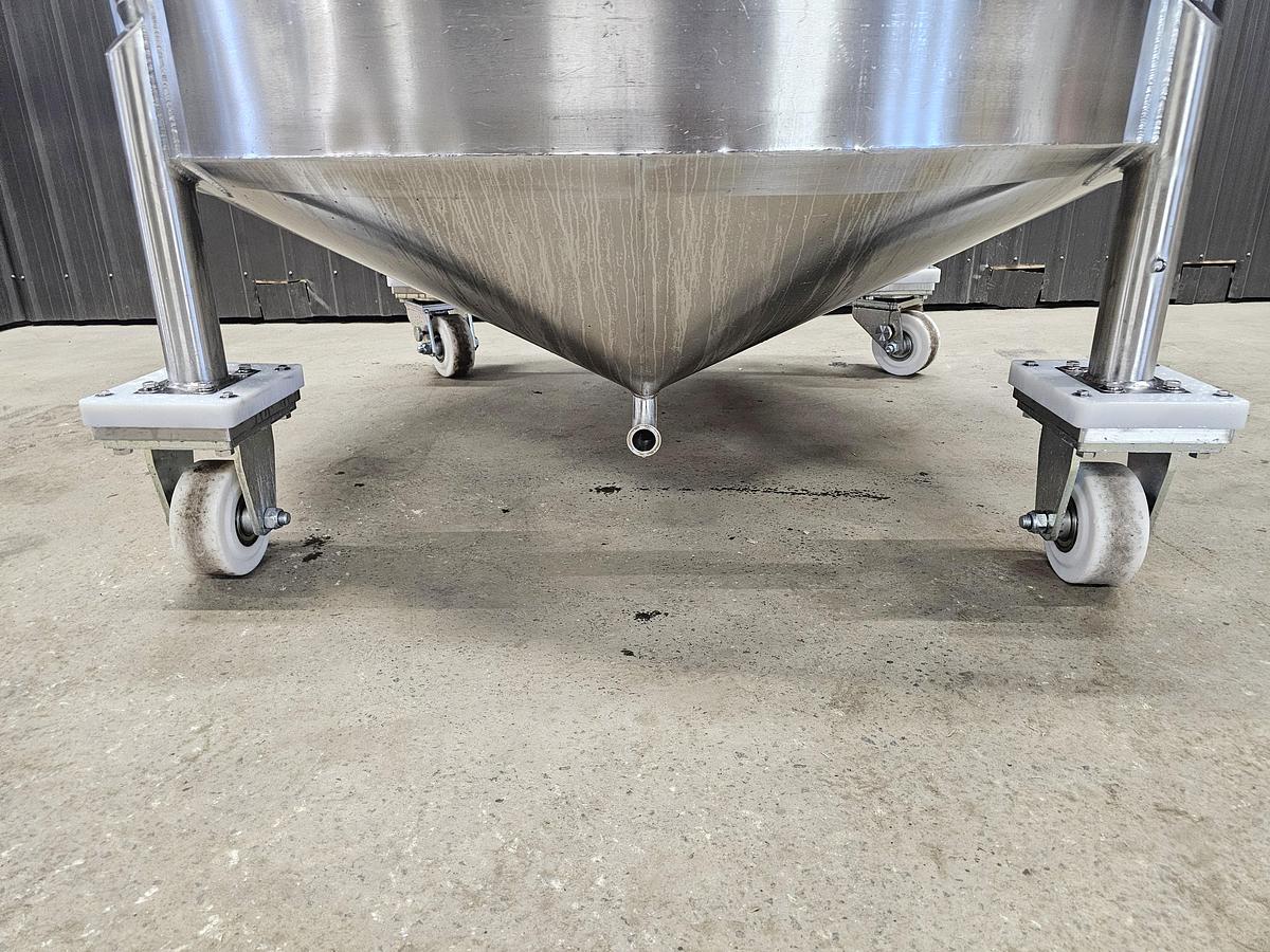 Used Used 1100 Gallon, Stainless Steel Tank