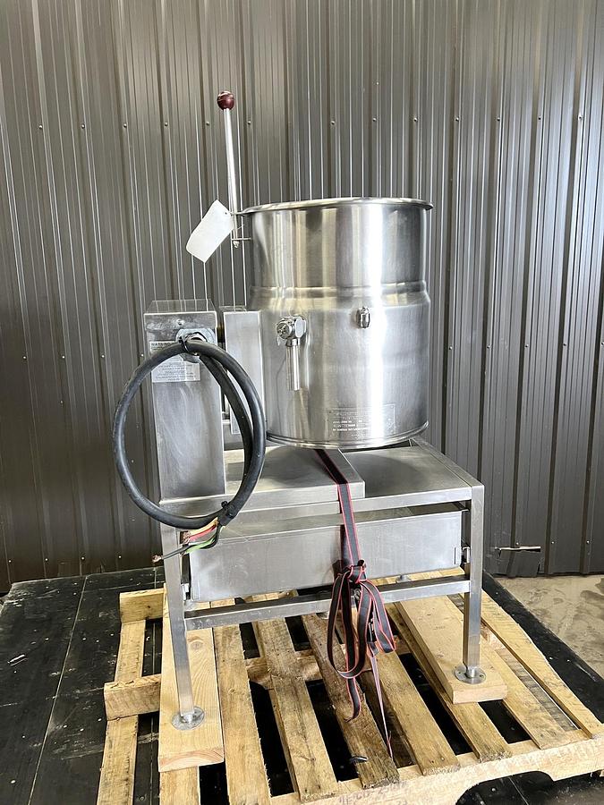 Used Used Vulcan 10 Gallon Tilting Kettle, Stainless Steel, Electrically Heated