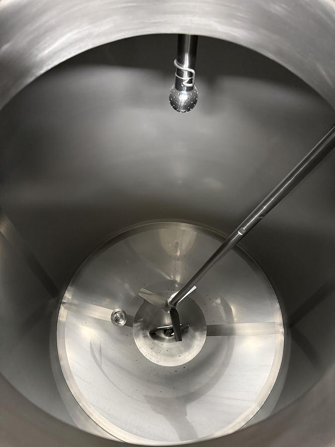 Used Used 600 Gallon Tank, 316L Stainless Steel, With Mixer