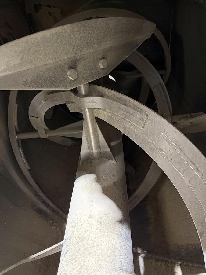 Used Used Scott Ribbon/Paddle Blender, 100 Cubic Feet, With Infeed & Outfeed Drag Conveyors