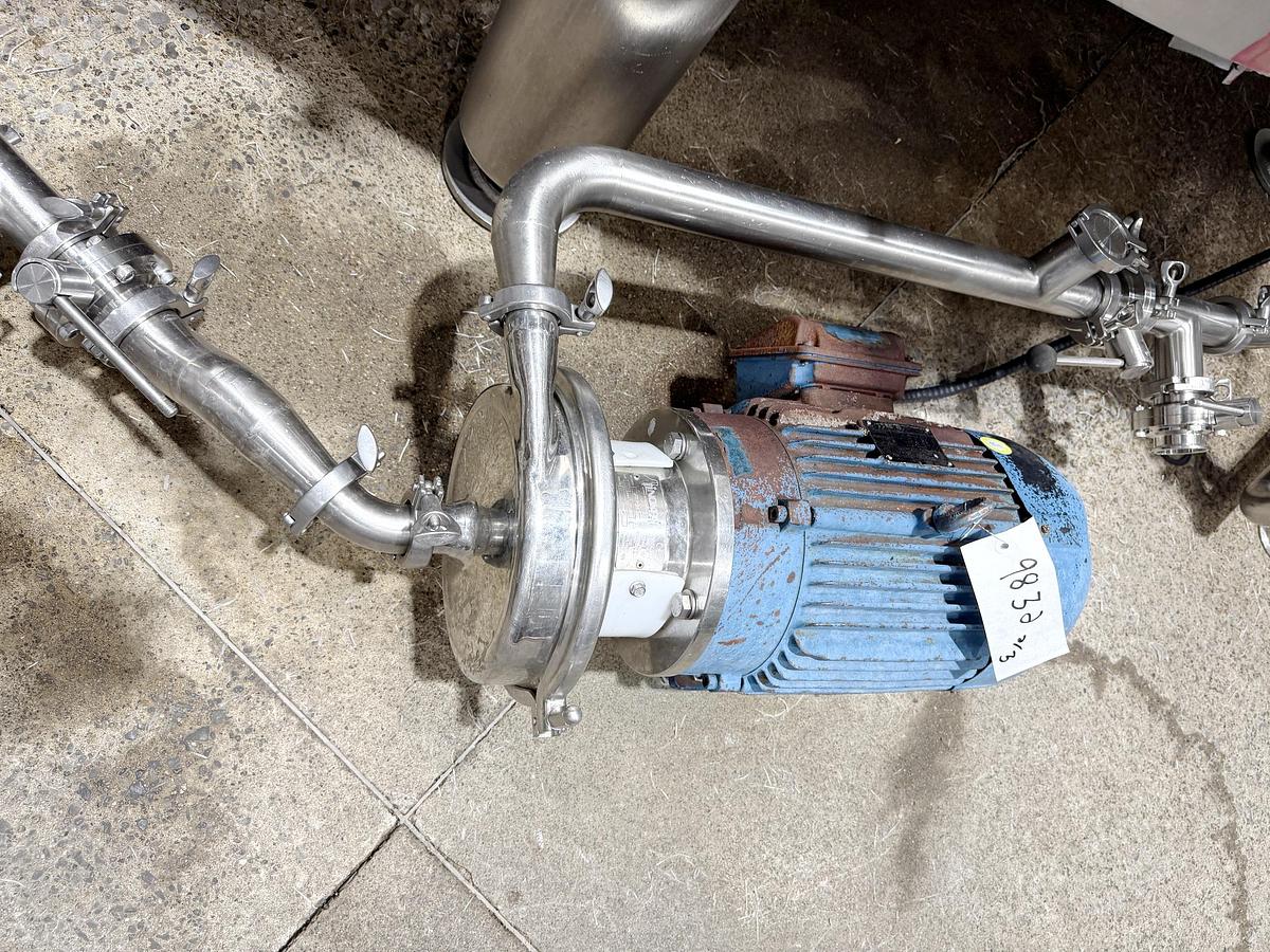 Used Used 13,208 Gallon Tank, 304 Stainless Steel, With Heat Exchanger & Pump
