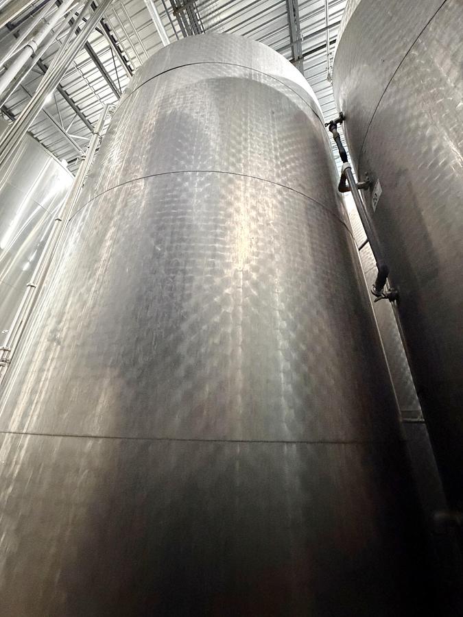 Used Used 5000 Gallon Tank, 304 Stainless Steel, With Heat Exchanger & Pump