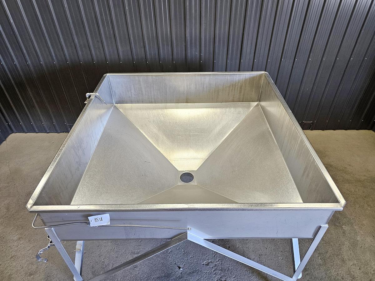 Used TCL Auction - Maple Leaf Foods - Ontario - Lot 45 - Hopper