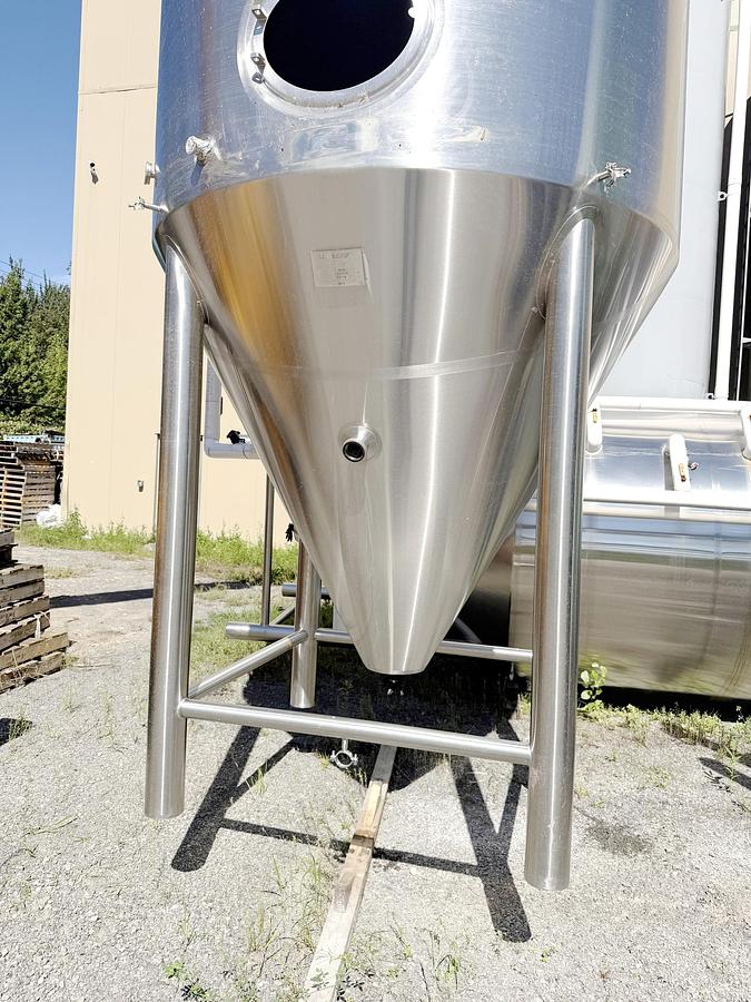 Used Used 2290 Gallon Jacketed Tank, 304 Stainless Steel