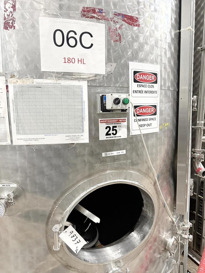 Used Used 5000 Gallon Tank, 304 Stainless Steel, With Heat Exchanger & Pump