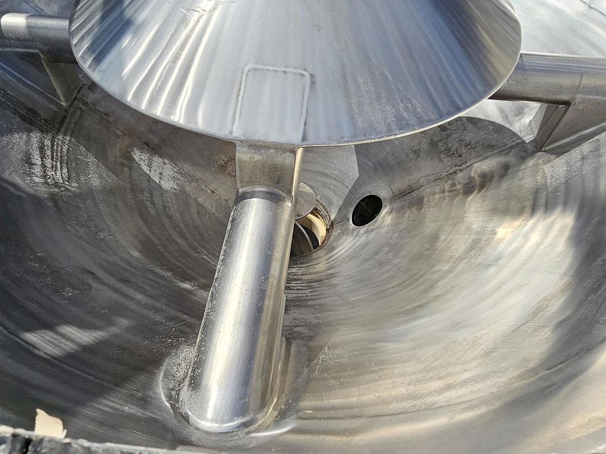 Used Used 150 Gallon Vibrating Hopper, 20 Cu.ft., Stainless Steel