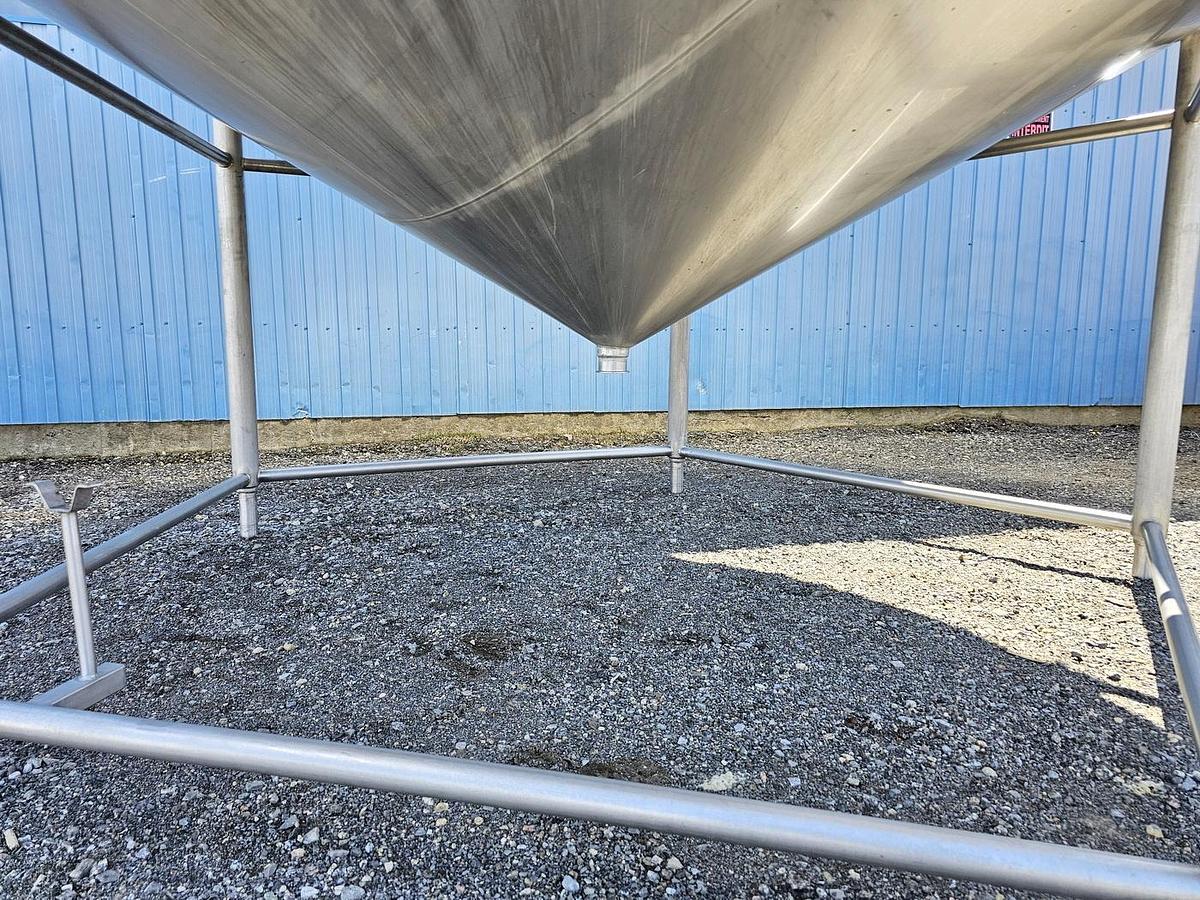 Used Used 5000 Gallon Tank, 304 Stainless Steel