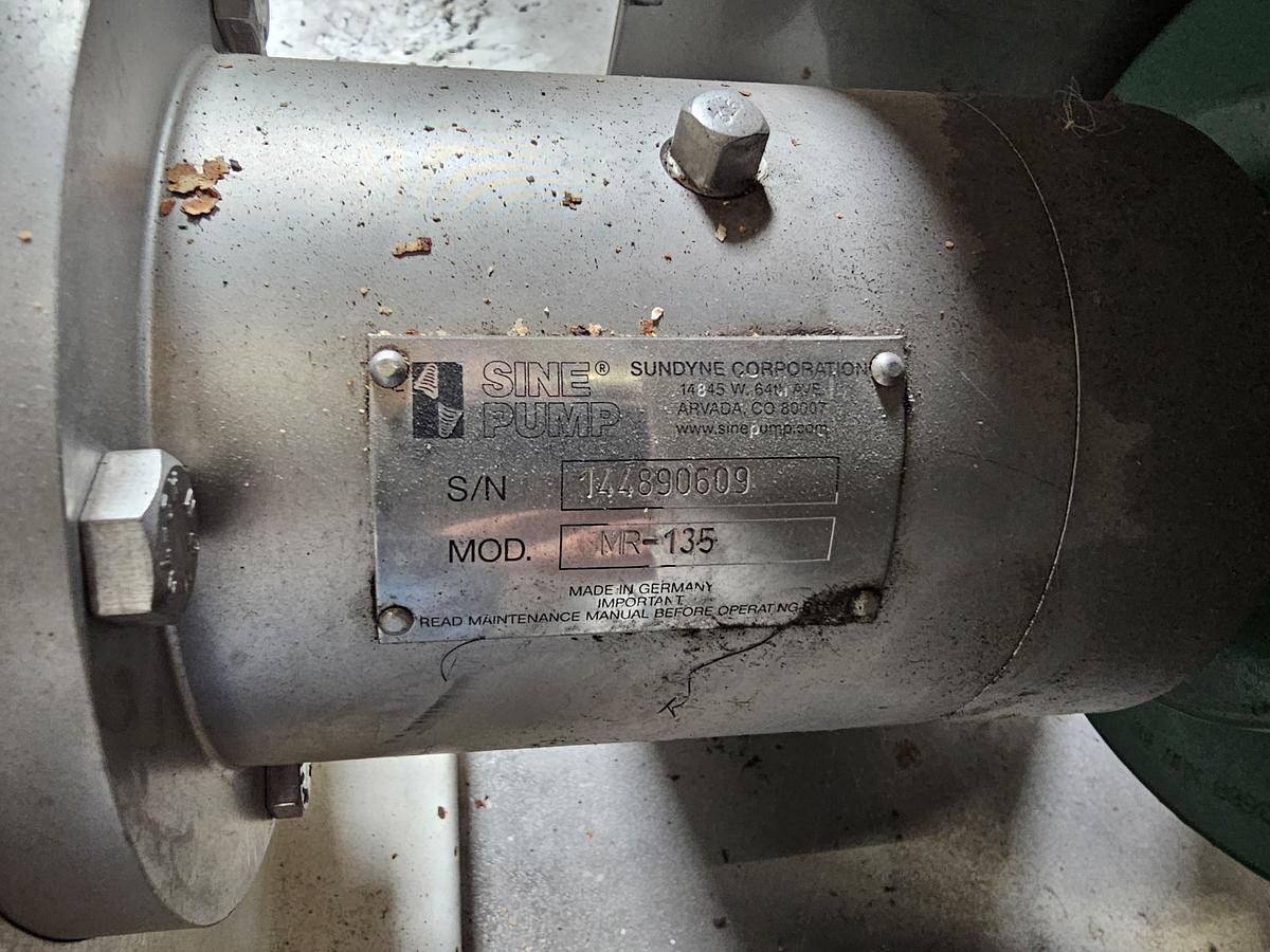 Used Amplio Auction - Lot 333 Sine pump with floor scale