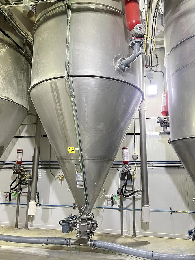 Used Used 3528 Gallon Tank (471.6 Cu.Ft. Silo), 304L Stainless Steel
