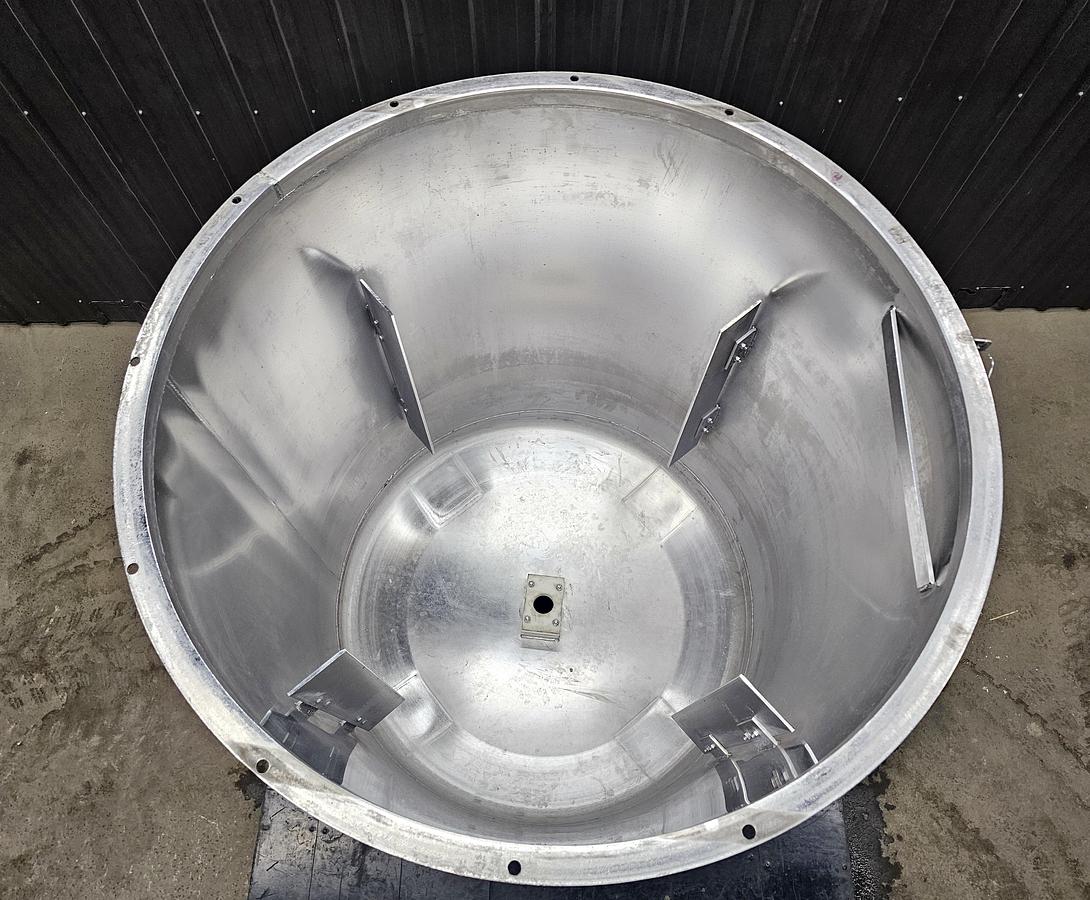 Used Used 275 Gallon Tanks, 304 Stainless Steel