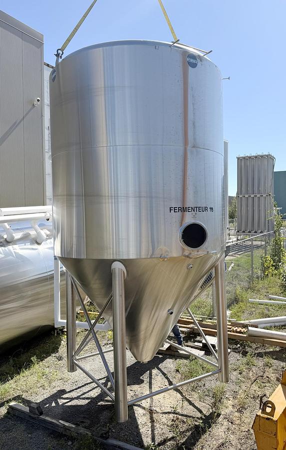 Used Used 4966 Gallon Jacketed Tank, 304L Stainless Steel