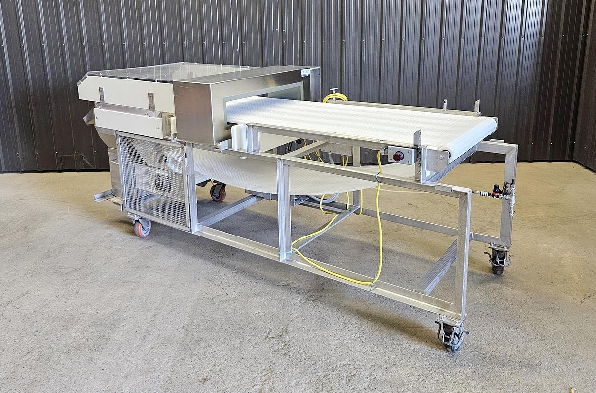 Used TCL Auction - Maple Leaf Foods - Ontario - Lot 138 - metal detector