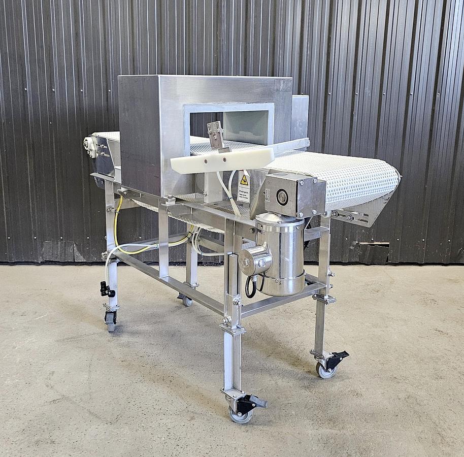 Used TCL Auction - Maple Leaf Foods - Ontario - Lot 151 - metal detector