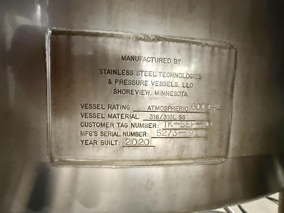 Used Used 600 Gallon Tank, 316L Stainless Steel, With Mixer