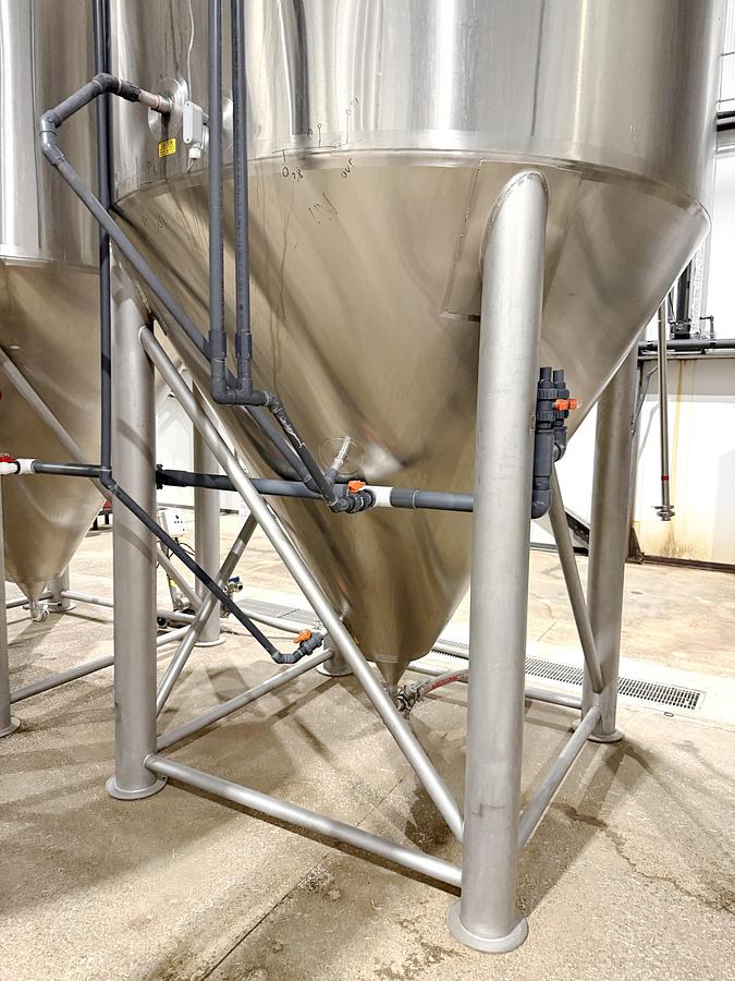 Used Used 4000 Gallon Jacketed Tank, 304 Stainless Steel