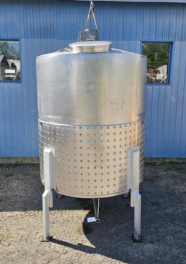 Used Used 1700 Gallon Jacketed Tank, 304 Stainless Steel, With Mixer