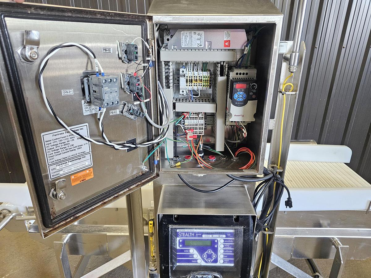 Used TCL Auction - Maple Leaf Foods - Ontario - Lot 143 - metal detector