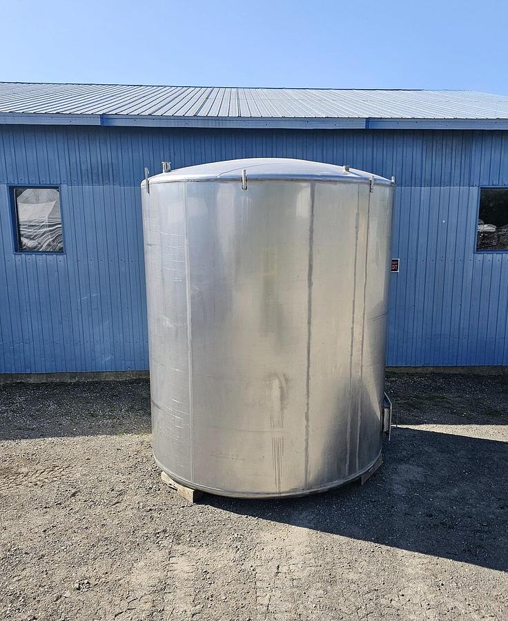 Used Used 5000 Gallon Tank, Stainless Steel