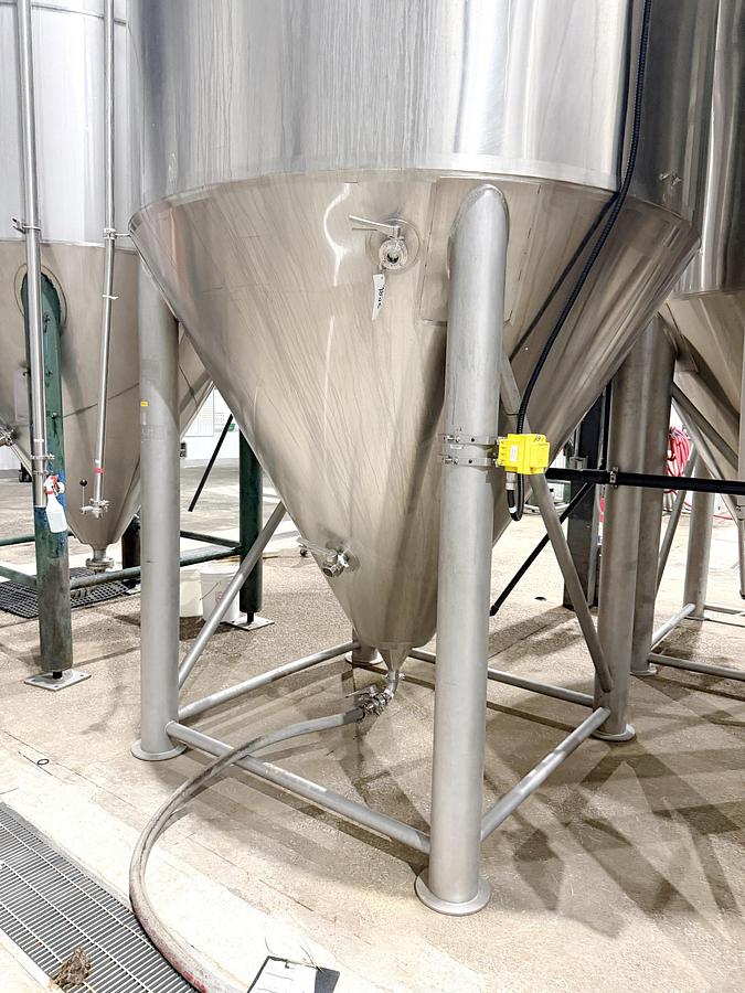 Used Used 4000 Gallon Jacketed Tank, 304 Stainless Steel