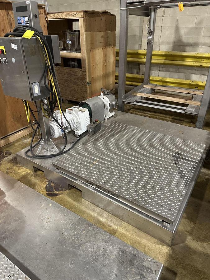 Used Amplio Auction - Lot 333 Sine pump with floor scale