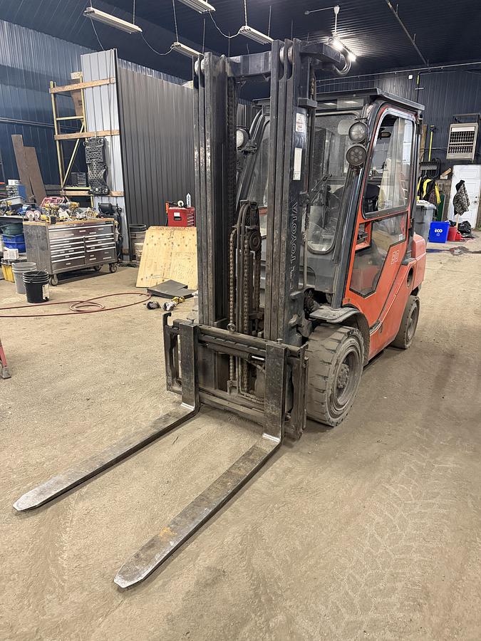 Used Used 2010 Toyota 8FDU30 Diesel Forklift – 6,000 LB Capacity – Enclosed Cab – Side Shift – Warehouse Relocation Sale