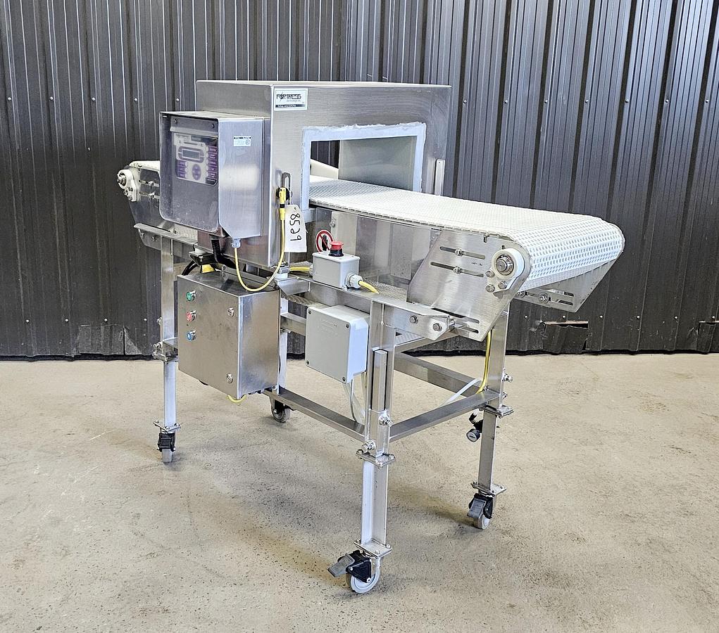 Used TCL Auction - Maple Leaf Foods - Ontario - Lot 151 - metal detector