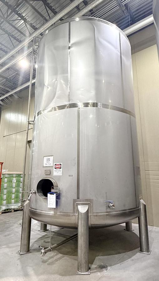 Used Used 13,208 Gallon Tank, 304 Stainless Steel