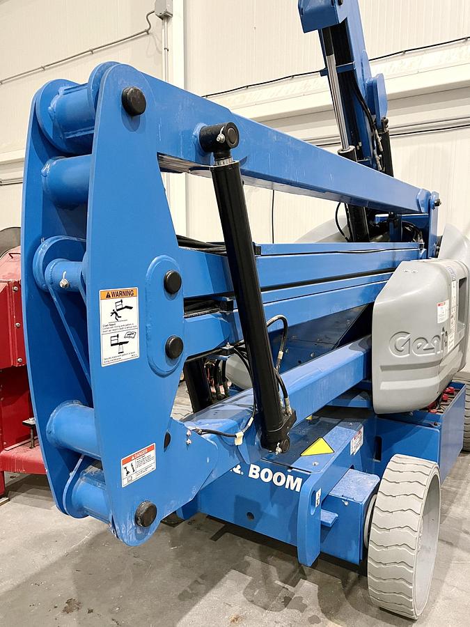 Used Used 2020 Genie Z40/23N Self-Propelled Narrow Articulating Boom Truck