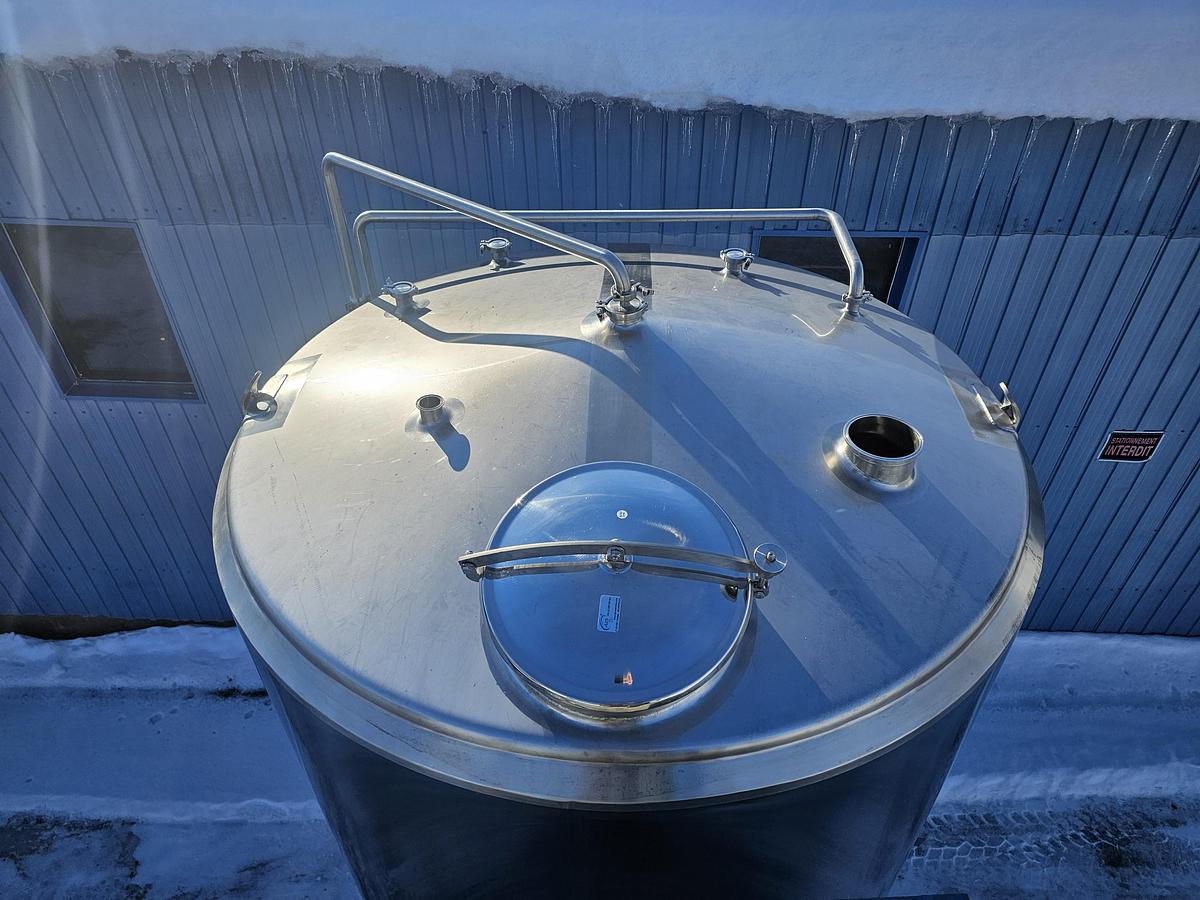 Used Used 2641 Gallon Insulated Tank, 304 Stainless Steel