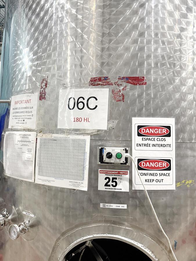 Used Used 5000 Gallon Tank, 304 Stainless Steel, With Heat Exchanger & Pump