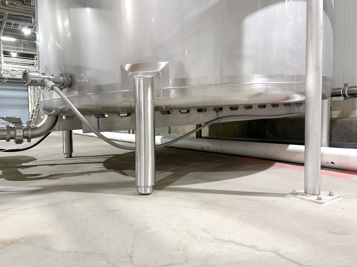 Used Used 2500 Gallon Tank, Stainless Steel, With Mixer & Pump