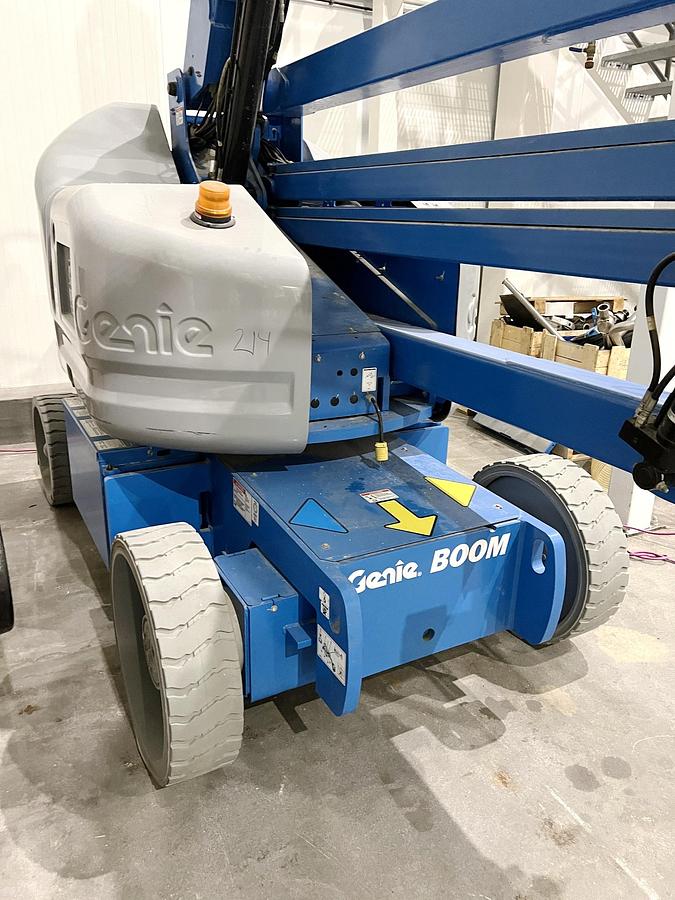 Used Used 2020 Genie Z40/23N Self-Propelled Narrow Articulating Boom Truck