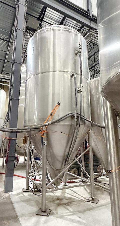 Used Used 2800 Gallon Jacketed Tank, 304 Stainless Steel