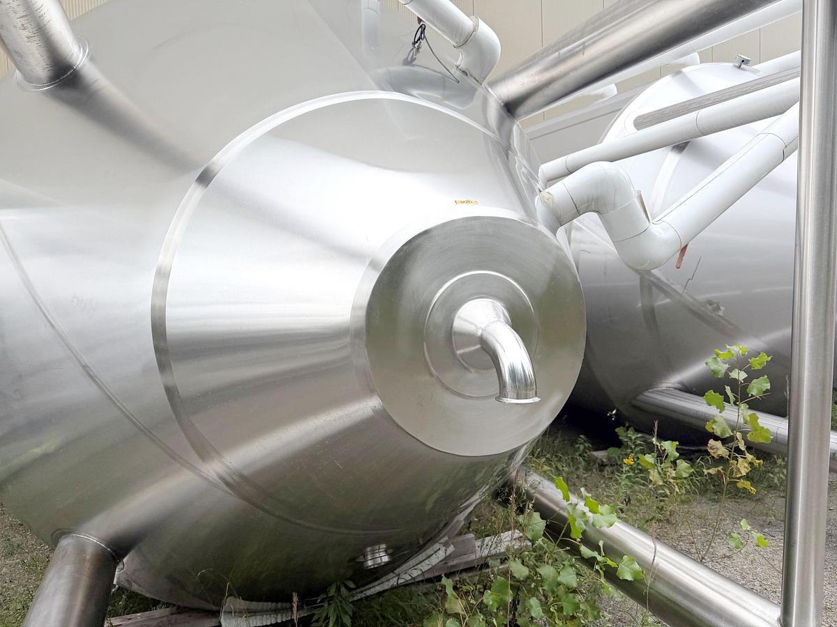 Used Used 5580 Gallon Jacketed Tank, 304 Stainless Steel