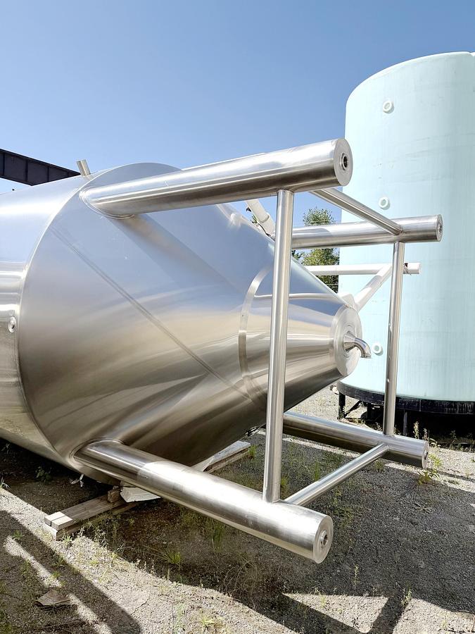 Used Used 5580 Gallon Jacketed Tank, 304 Stainless Steel