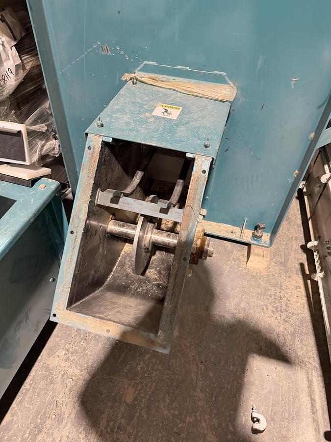 Used Used AFS Ribbon/Paddle Blender, 100 Cubic Feet, With Infeed & Outfeed Drag Conveyors