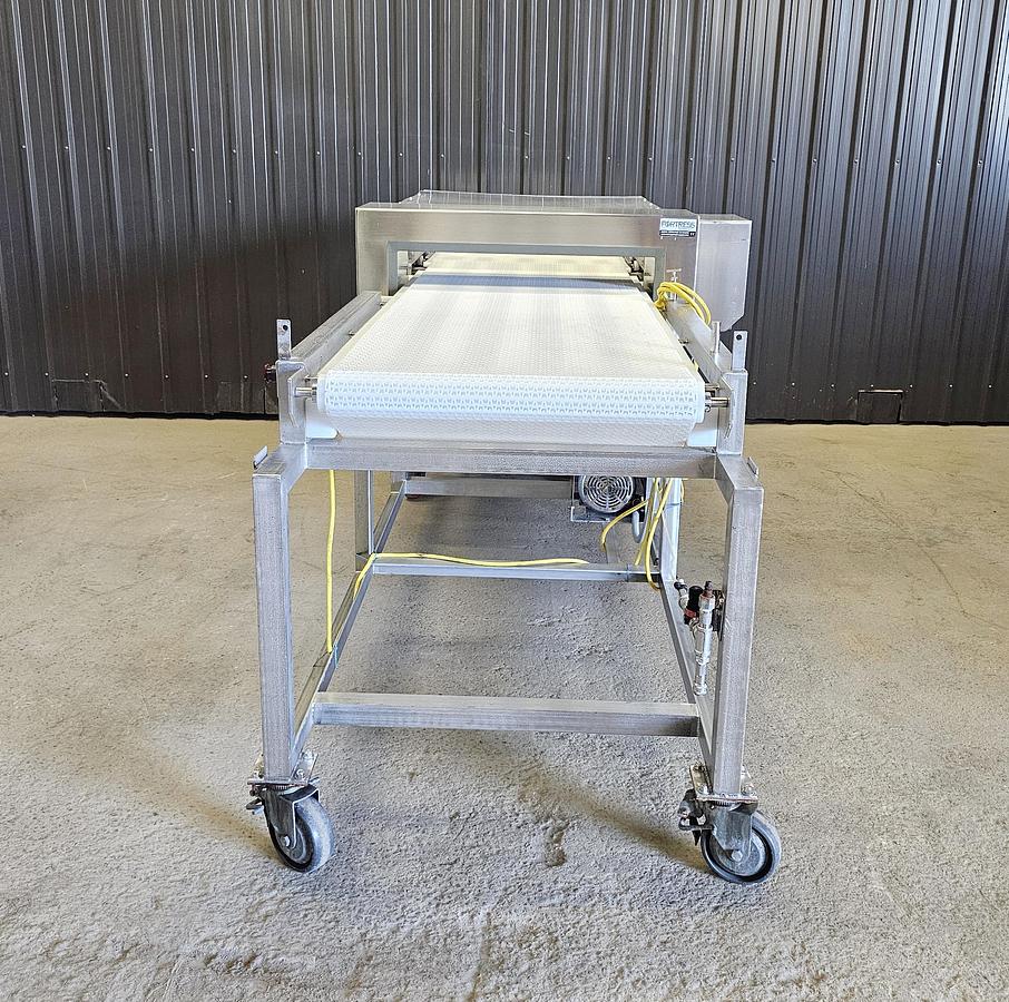 Used TCL Auction - Maple Leaf Foods - Ontario - Lot 138 - metal detector